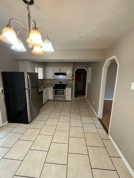 Building Photo - 6044 Cordova Rd