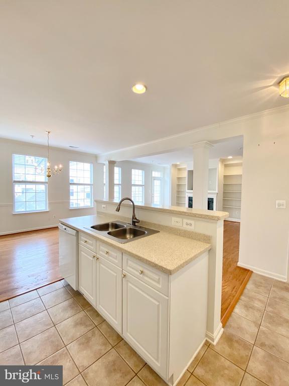 Building Photo - 2663 Manhattan Pl