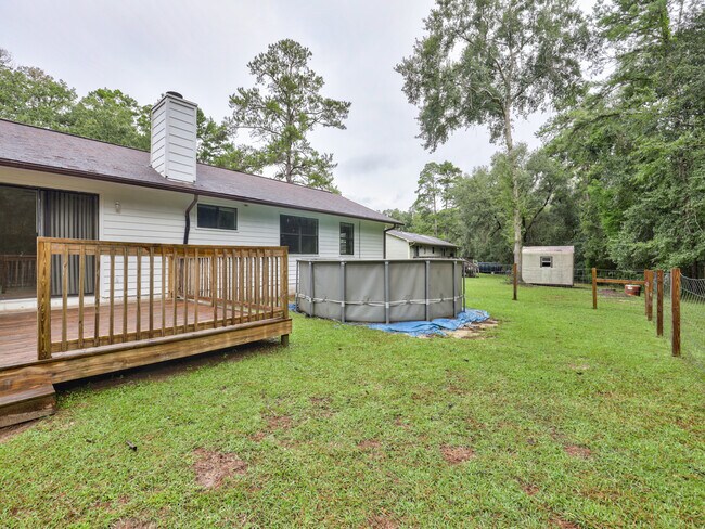 Building Photo - 805 Sandy Dr