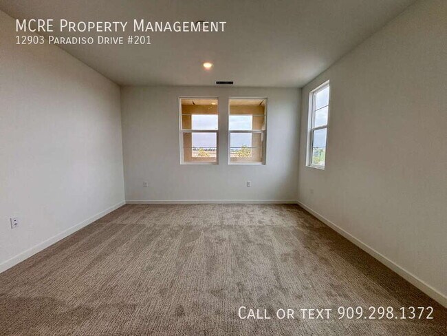 Building Photo - 12903 Paradiso Dr