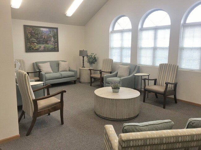 Community Room - Wyndam Place Senior Residence - Hays