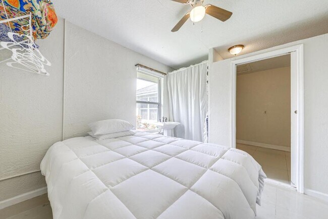 Building Photo - 4815 Bertha St