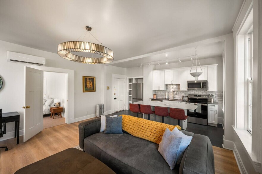 Building Photo - 1326 Broadway