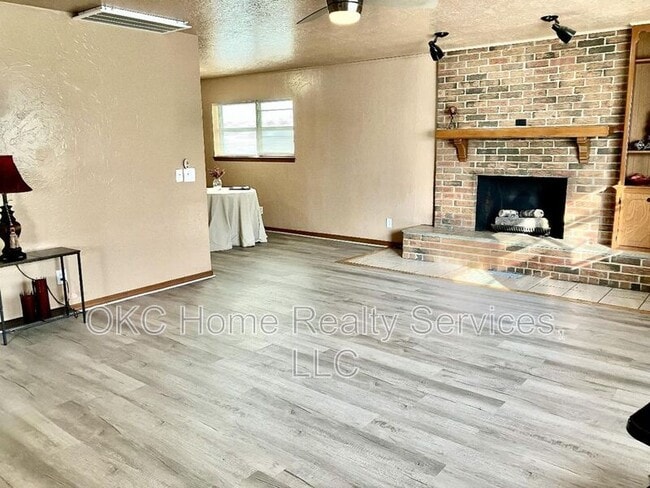 Building Photo - 118 SW 1st St