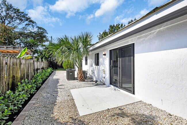 Building Photo - 2894 Florida Blvd