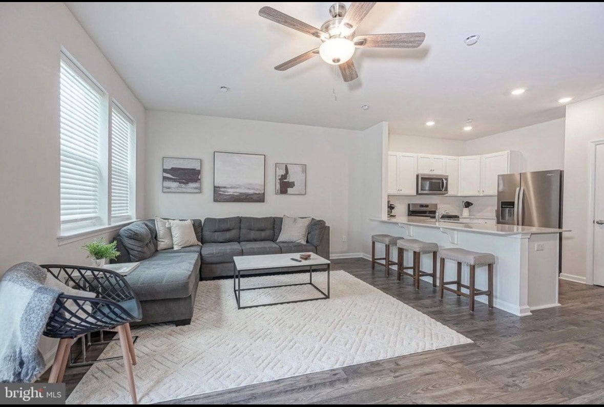 Building Photo - 321 Mazzeo Dr