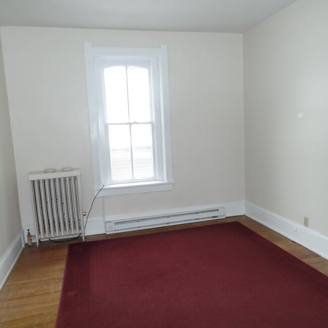 Building Photo - 321-323 Bishop Street (E)