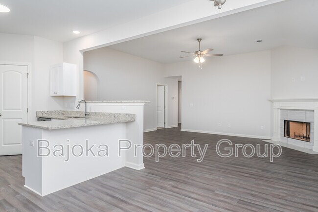 Building Photo - 709 Park Ln