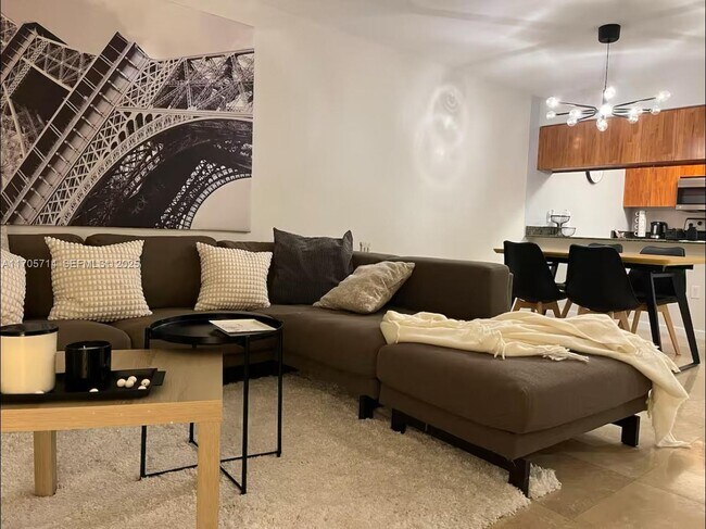 Building Photo - 1200 Brickell Bay Dr