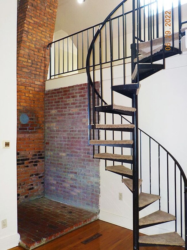 Building Photo - 107 Dell St