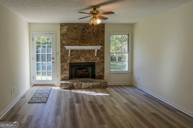 Building Photo - 211 Meadow Run