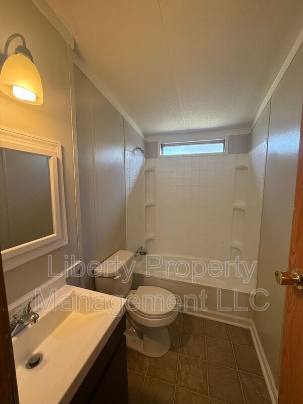 Building Photo - 21 Hillside Ln