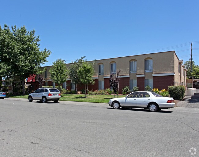 Primary Photo - The Courtyard Apartments
