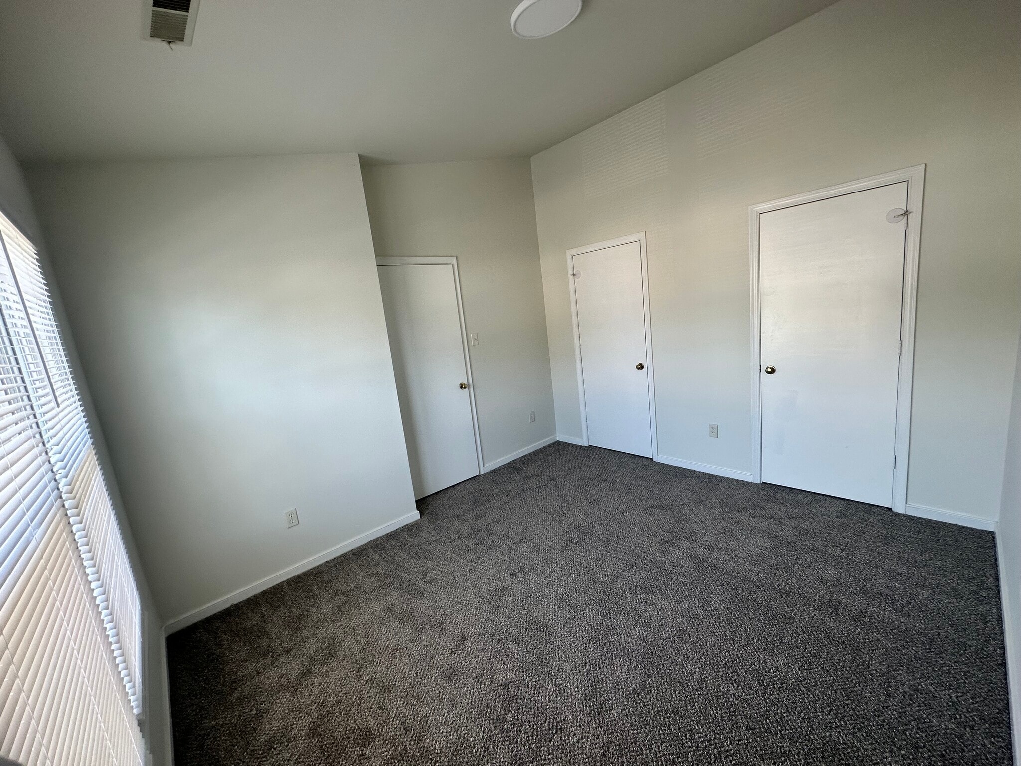 Building Photo - 15210 Broadwater Ct