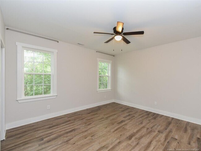 Building Photo - 723 Lindley Dr
