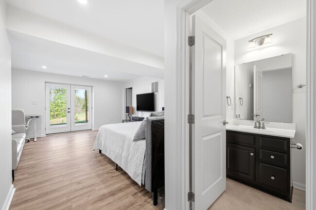Building Photo - Modern Riverwood Retreat | Spacious 3BR Home in Prime Charlottesville Location