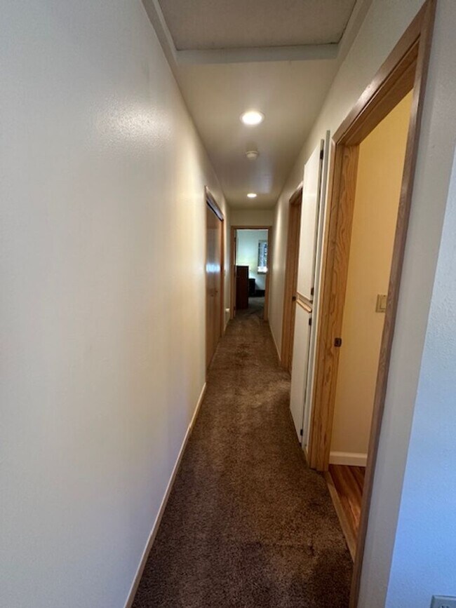 Building Photo - 1476 Glenwood Dr