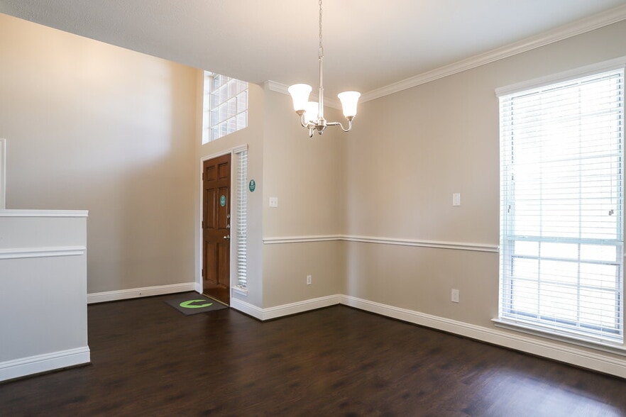 Building Photo - 15303 Goodman St