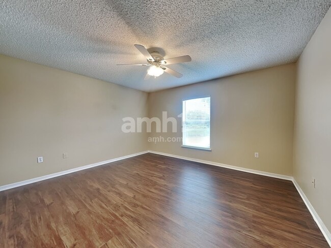Building Photo - 30230 Double Dr