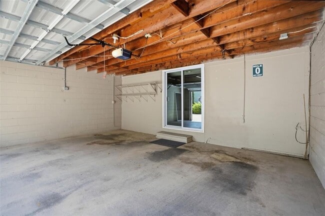 Building Photo - 727 N Himes Ave