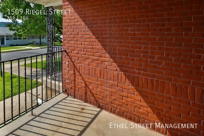 Building Photo - 1509 Riegel St
