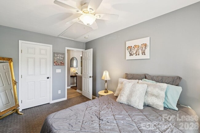 Building Photo - 6037 Queens Walk Ct