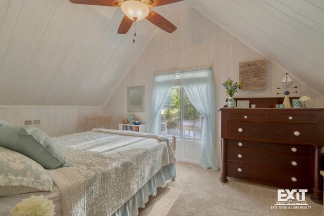 Building Photo - 4 Bedroom, 2 Bath Home Available on Kerr Lake with Private Dock