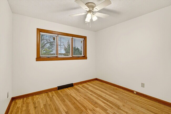 Building Photo - 3637 Sunset Dr