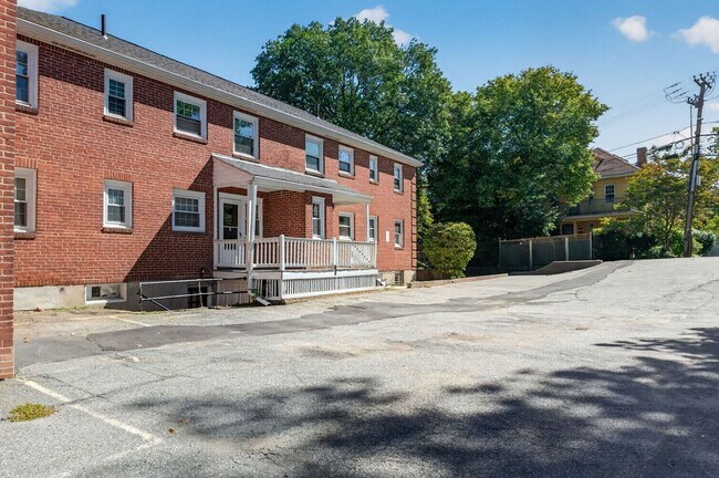 Building Photo - 930 Massachusetts Ave