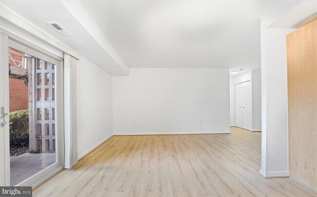 Building Photo - 5250 Valley Forge Dr