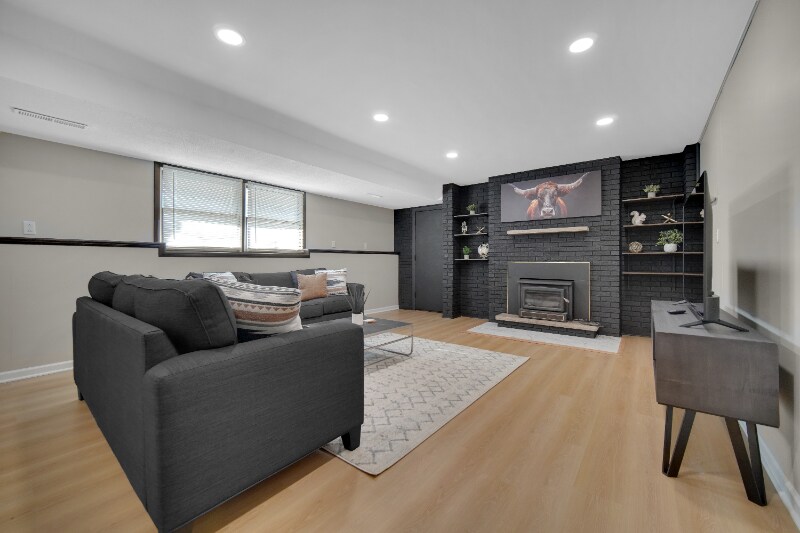 Building Photo - 454 Francis St