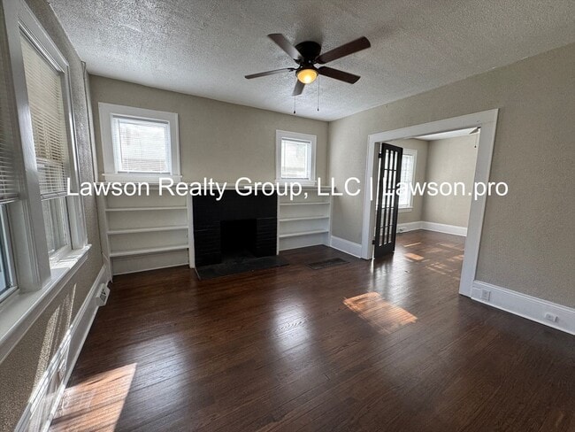 Building Photo - Updated Four Bedroom Home Close to Downtow...