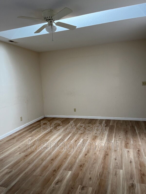 Building Photo - 3112 Groom Dr