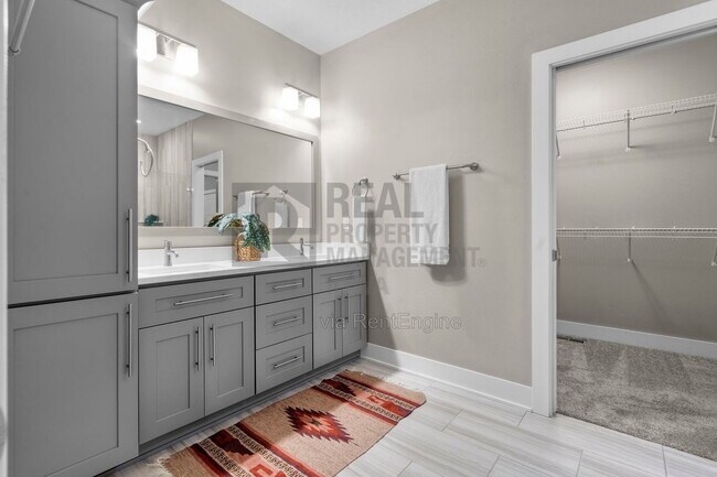 Building Photo - 16893 Madison Cir