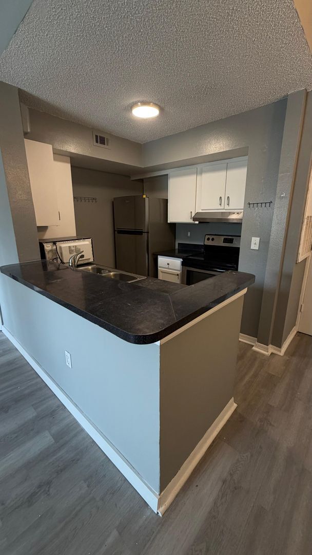 Building Photo - 421 Fountainhead Cir