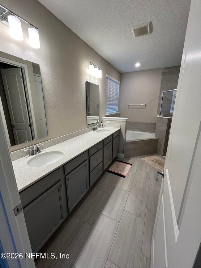 Building Photo - 211 Diamondback Ave