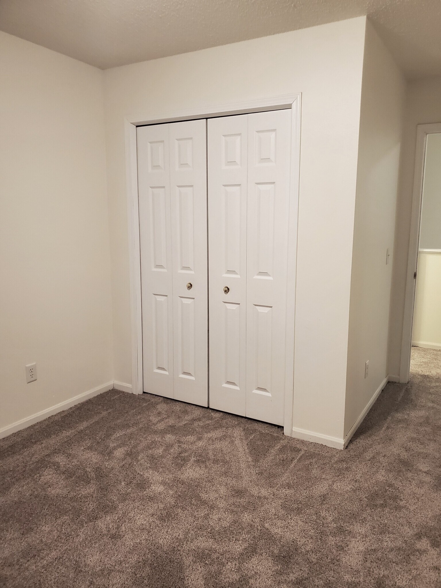Building Photo - 10 Bridgewater Trl