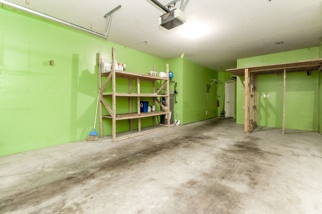 Building Photo - Low maintenance condo living in DuPont