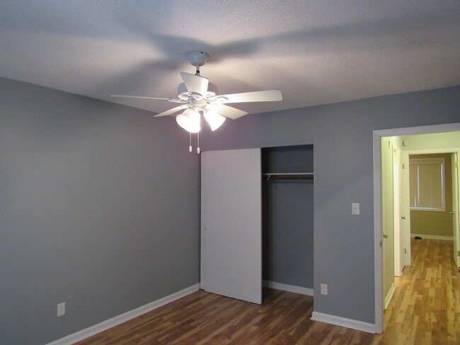 Building Photo - 2 BR 1.5 BA Duplex in Twinwood