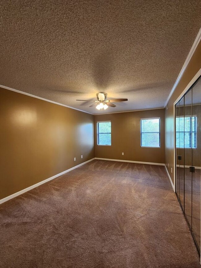 Building Photo - Asheville Condo Rental -Cloister Condominium