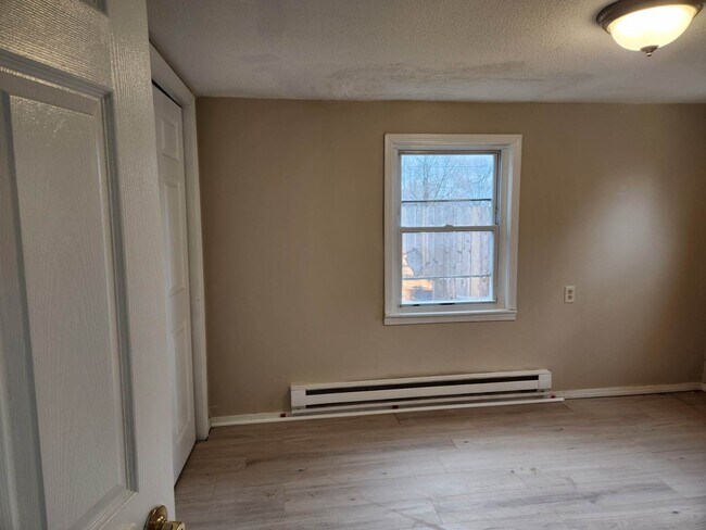 Building Photo - 212 E Marshall St