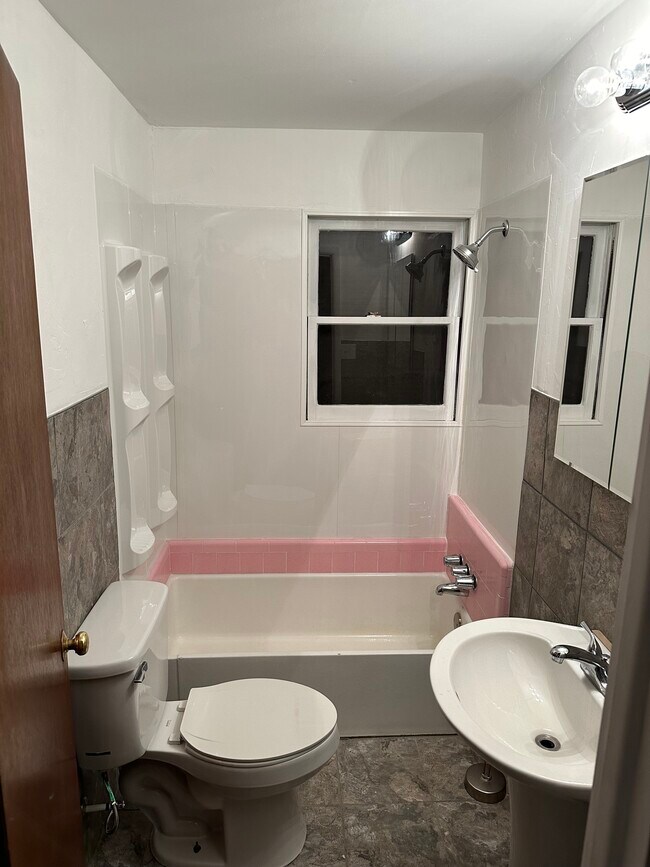 Building Photo - 264 36th St