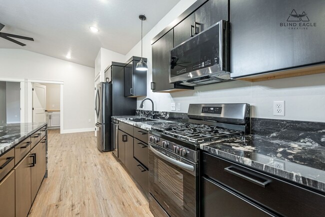 Building Photo - 7472 N Paw St