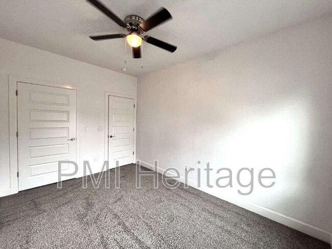 Building Photo - 418 NW Retreat Ln