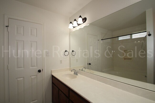 Building Photo - Spacious 4 bedroom in Goodnight Ranch