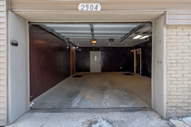 Building Photo - 2504 S Blue Island Ave
