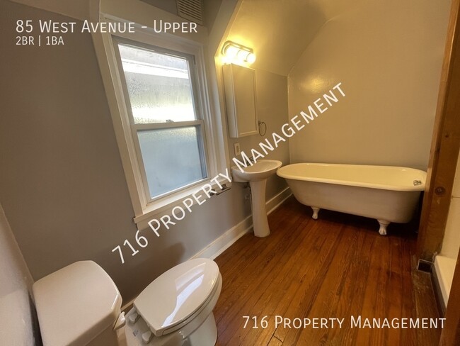 Building Photo - Charming, Fully Rehabbed 2 BR Apartment in...