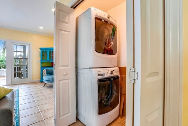 Building Photo - $500 OFF FIRST MONTH-Beautifully Furnished 3 Bed 2.5 Bath Home in the Sanctuary of the Key West G...