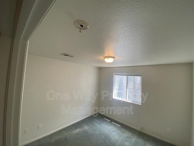Building Photo - 5259 W 9th St Dr