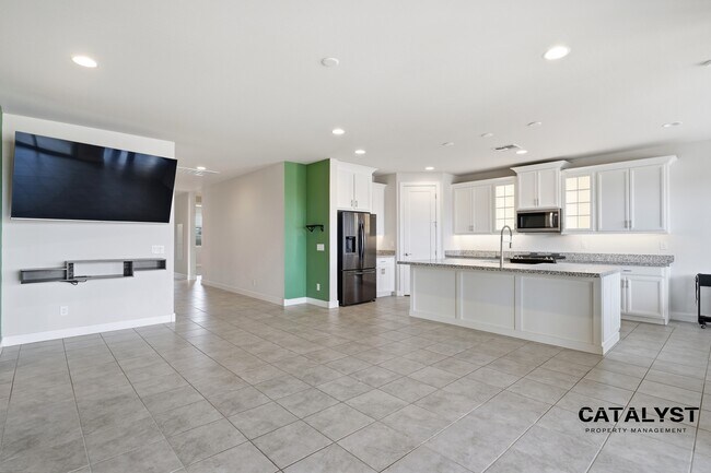 Building Photo - 6926 W Winston Dr
